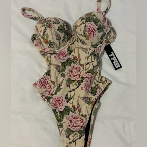 TA3 High Cut Thorny Brazilian bombshell swimsuit size XL R/L torso Cup C-DD - Picture 3 of 9